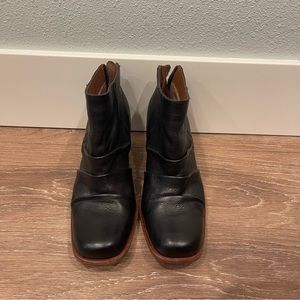 *Kork ease kissel leather back zip ankle bootie black size 6.5 leather